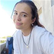 Étudiante de 19 ans , actuellement en 2ème année d'école d'ingénieur sur Toulouse. Cours de sciences et de maths !